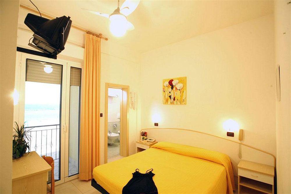 Hotel Teti Bellaria-Igea Marina Exteriör bild