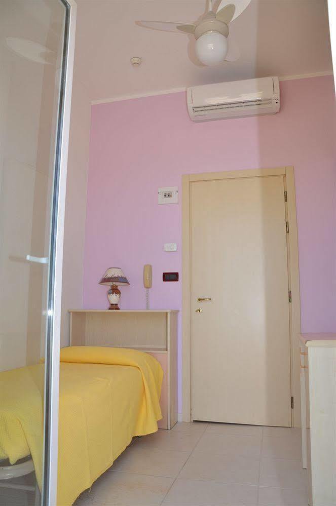 Hotel Teti Bellaria-Igea Marina Exteriör bild